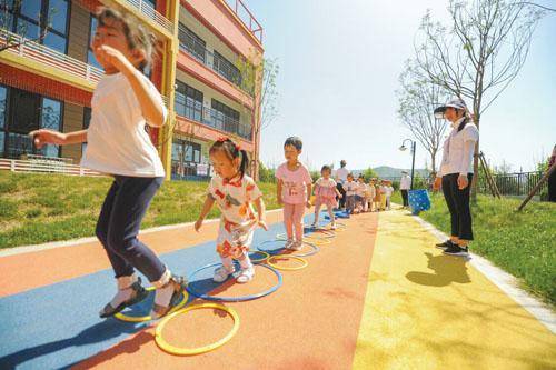 幼儿园孩子趣味生活课_有趣幼儿园生活_幼儿园孩子生活中的趣事